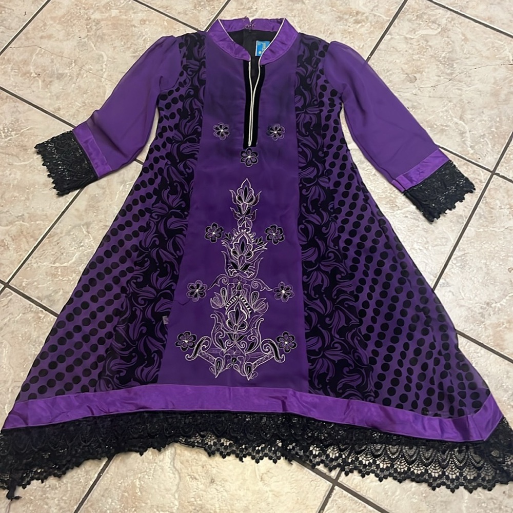 Girls ACTUAL Purple Dress/costume 8/9